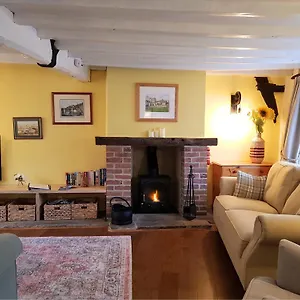 https://gorgeous-300-year-old-cottage-in-picturesque-village-of.yorkshirehotels.net
